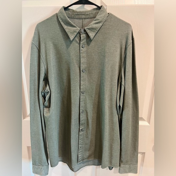 Lululemon Commission Long-Sleeve Shirt
Size L
Color: Mossy Green/Grey - Picture 2 of 10
